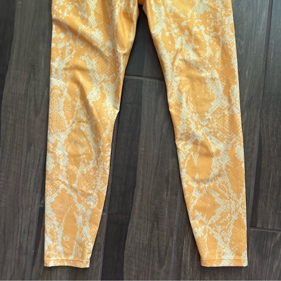 Carbon38 High Rise Kumquat Snakeskin Print 7/8 Leggings Sz S - Picture 4 of 7